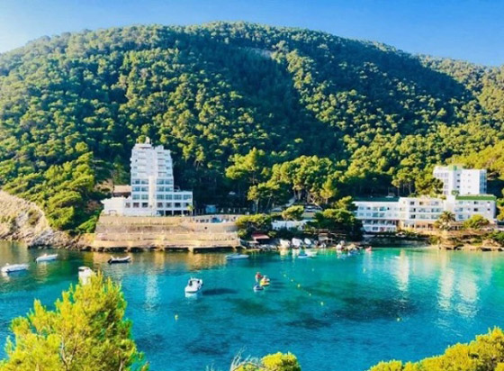 أفضل المنتجعات السياحية في إسبانيا صورة رقم 1