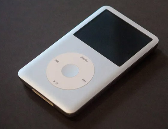 آيبود.. أبل توقف تصنيع أحد منتجاتها بعد 20 عاما من إطلاقه صورة رقم 1