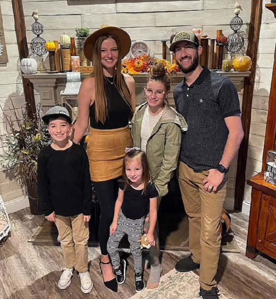 يحولان عربة سكن متنقلة إلى منزل عائلي فاخر صورة رقم 2