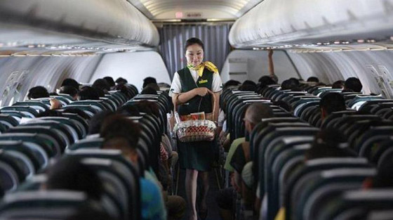 ميزة يجهلها الكثيرون للجلوس في المقعد الأوسط بالطائرة صورة رقم 4