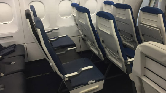 ميزة يجهلها الكثيرون للجلوس في المقعد الأوسط بالطائرة صورة رقم 5