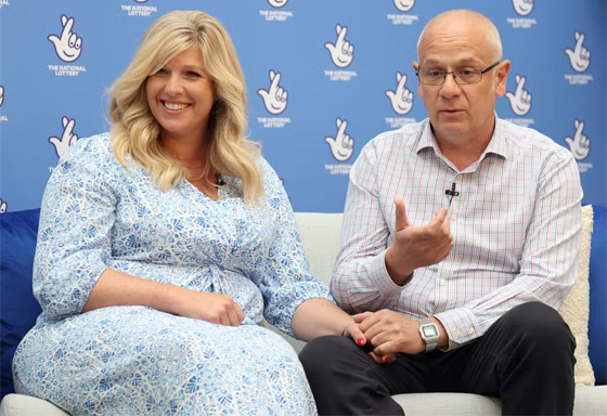 زوجان يفوزان بأكبر جائزة يانصيب في تاريخ بريطانيا.. صور صورة رقم 6