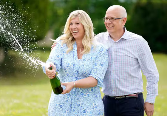 زوجان يفوزان بأكبر جائزة يانصيب في تاريخ بريطانيا.. صور صورة رقم 9