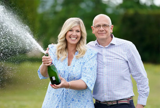 زوجان يفوزان بأكبر جائزة يانصيب في تاريخ بريطانيا.. صور صورة رقم 11