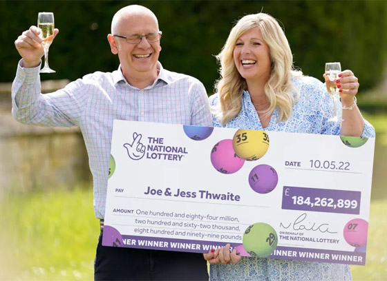 زوجان يفوزان بأكبر جائزة يانصيب في تاريخ بريطانيا.. صور صورة رقم 12