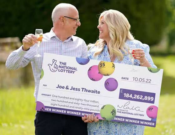 زوجان يفوزان بأكبر جائزة يانصيب في تاريخ بريطانيا.. صور صورة رقم 14