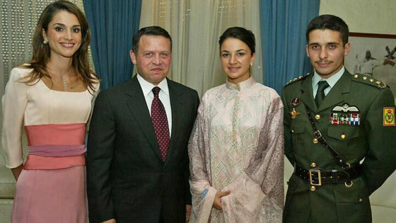 ملك الأردن يعزل أخيه الأمير حمزة مقيدا إقامته واتصالاته! ما رد الملكة نور؟ صورة رقم 2 ملك الأردن يعزل أخيه الأمير حمزة مقيدا إقامته واتصالاته! ما رد الملكة نور؟ صورة رقم 2