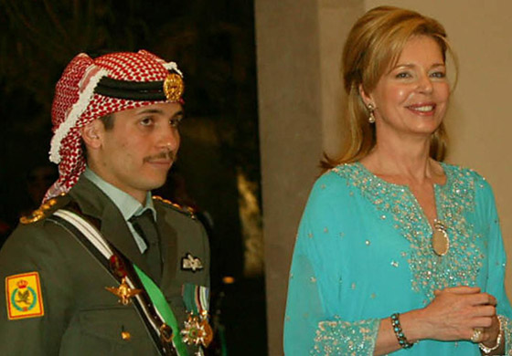 ملك الأردن يعزل أخيه الأمير حمزة مقيدا إقامته واتصالاته! ما رد الملكة نور؟ صورة رقم 6 ملك الأردن يعزل أخيه الأمير حمزة مقيدا إقامته واتصالاته! ما رد الملكة نور؟ صورة رقم 6