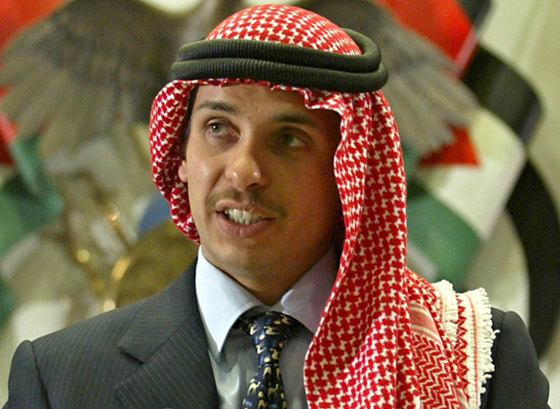 ملك الأردن يعزل أخيه الأمير حمزة مقيدا إقامته واتصالاته! ما رد الملكة نور؟ صورة رقم 10 ملك الأردن يعزل أخيه الأمير حمزة مقيدا إقامته واتصالاته! ما رد الملكة نور؟ صورة رقم 10