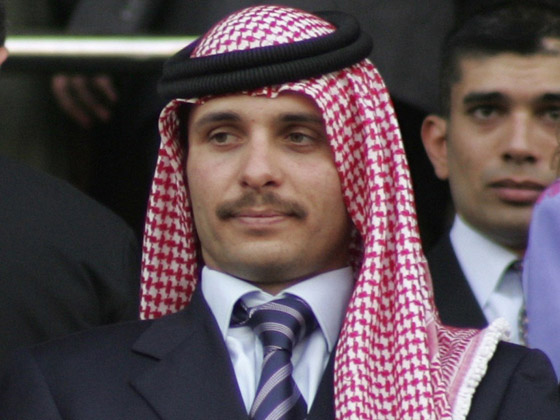 ملك الأردن يعزل أخيه الأمير حمزة مقيدا إقامته واتصالاته! ما رد الملكة نور؟ صورة رقم 11 ملك الأردن يعزل أخيه الأمير حمزة مقيدا إقامته واتصالاته! ما رد الملكة نور؟ صورة رقم 11