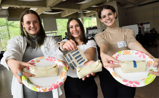 اختراع شريط لاصق صالح للأكل يجمع لفائف البوريتو.. هل ستجربه؟ صورة رقم 5