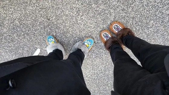 بسبب حذائه.. منع مخرج من المرور على سجادة مهرجان كان صورة رقم 1