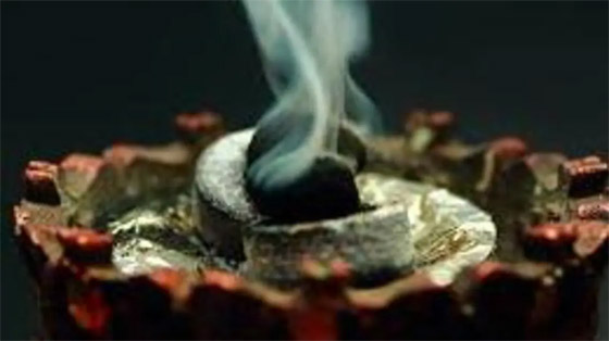 الماء والنار والعض.. طرق علاج ولا أغرب بالسودان! صورة رقم 1