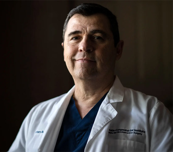 الأولى من نوعها.. عملية زرع أذن مطبوعة لكنها 