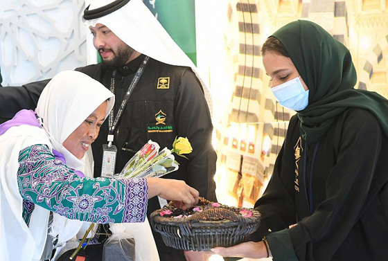فيديو وصور: أول بعثة حجاج تصل إلى السعودية من خارج المملكة صورة رقم 1 فيديو وصور: أول بعثة حجاج تصل إلى السعودية من خارج المملكة صورة رقم 1