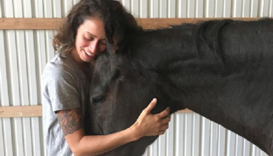 تترك وظيفة بـ60 ألف إسترليني سنوياً للعمل في 