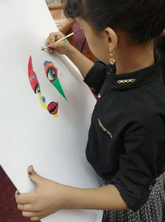 موهوبة بالفطرة.. جنات العراقية تعيد رسم الوجوه من جديد صورة رقم 4