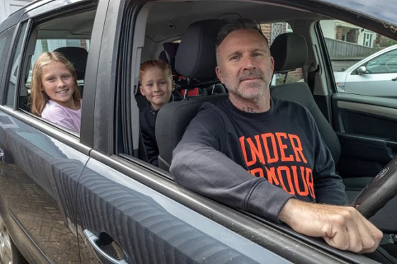 يعود للحياة بفضل طفليه صورة رقم 2