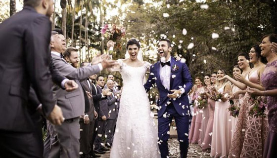 لماذا لا يجوز للضيوف ارتداء اللون الأبيض في حفلات الزفاف؟ صورة رقم 1