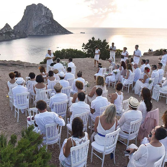 لماذا لا يجوز للضيوف ارتداء اللون الأبيض في حفلات الزفاف؟ صورة رقم 7