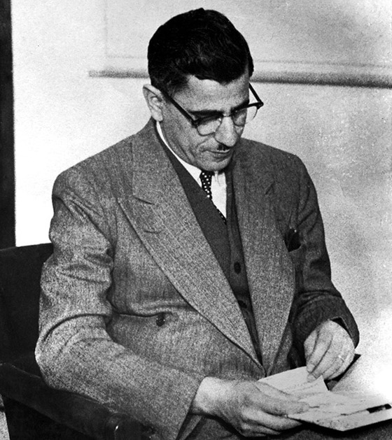 الفيزيائي آينشتاين مع عالم عراقي؟! صورة تقلب مواقع التواصل، ما حقيقتها؟ صورة رقم 7