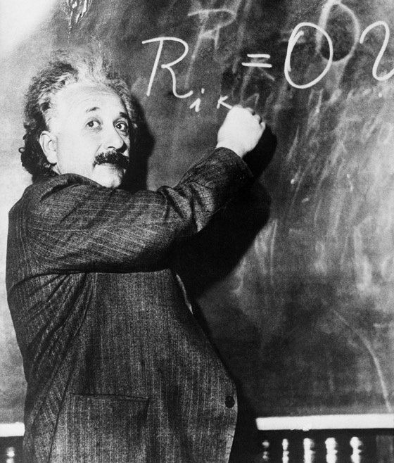 الفيزيائي آينشتاين مع عالم عراقي؟! صورة تقلب مواقع التواصل، ما حقيقتها؟ صورة رقم 10