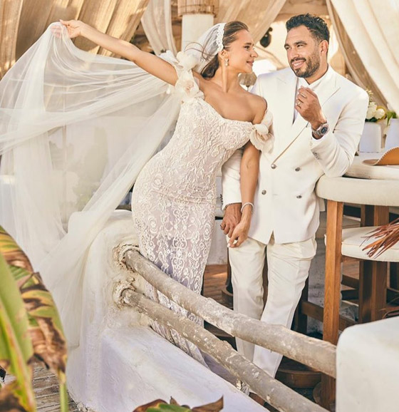 صور نجمات عربيات وعالميات تزوجن حديثا.. شاهد أجمل فساتين زفافهن بليلة العمر صورة رقم 6 صور نجمات عربيات وعالميات تزوجن حديثا.. شاهد أجمل فساتين زفافهن بليلة العمر صورة رقم 6