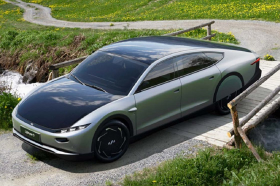 جاهزة للإنتاج.. تعرفوا إلى أول سيارة تستعين بالطاقة الشمسية في العالم صورة رقم 3