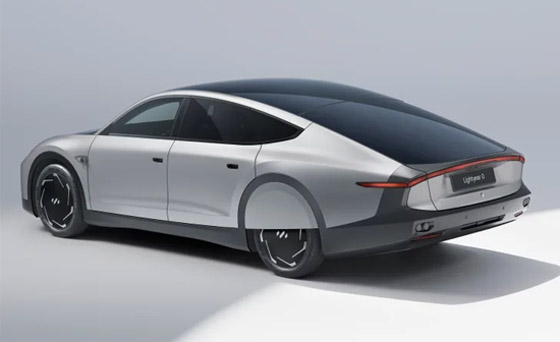 جاهزة للإنتاج.. تعرفوا إلى أول سيارة تستعين بالطاقة الشمسية في العالم صورة رقم 4