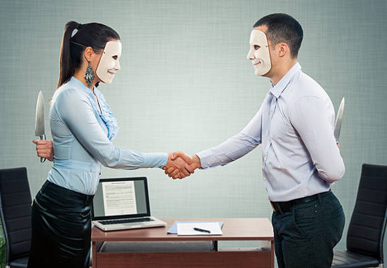 الأبراج التي تطعن في الظهر والتي لا تستحق ثقتنا بها.. هل أنت منها؟ صورة رقم 2