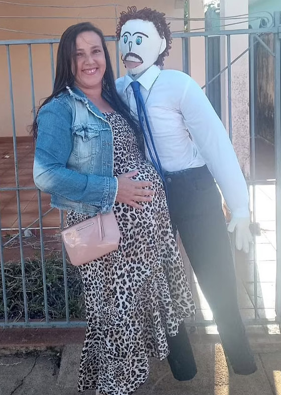 صور: امرأة برازيلية تتزوج دمية وتعلن إنجاب طفل منها! صورة رقم 9