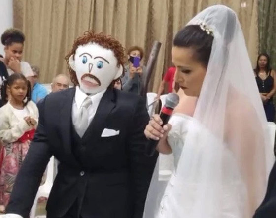 صور: امرأة برازيلية تتزوج دمية وتعلن إنجاب طفل منها! صورة رقم 13