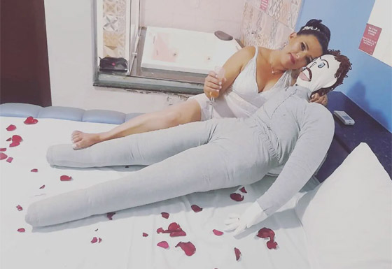 صور: امرأة برازيلية تتزوج دمية وتعلن إنجاب طفل منها! صورة رقم 17