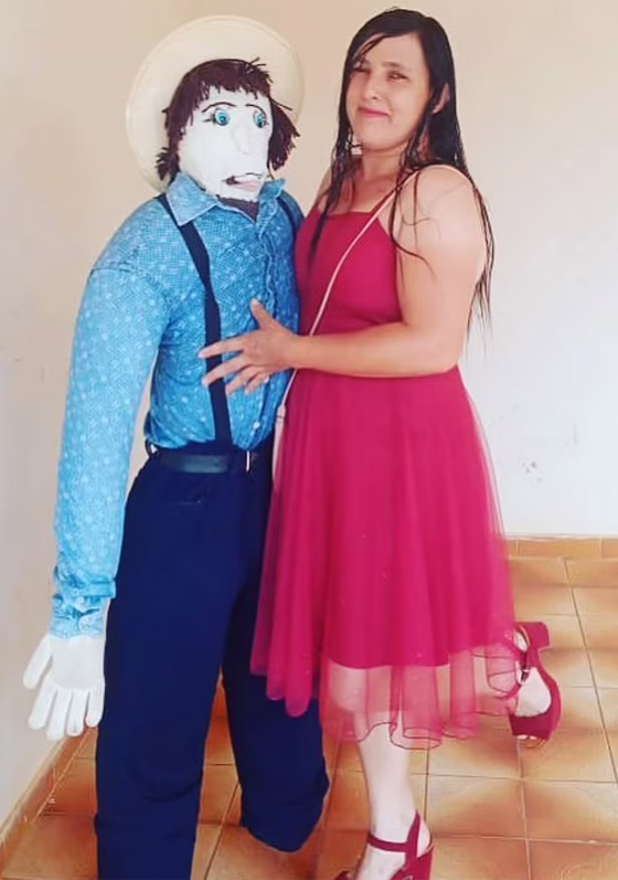 صور: امرأة برازيلية تتزوج دمية وتعلن إنجاب طفل منها! صورة رقم 19
