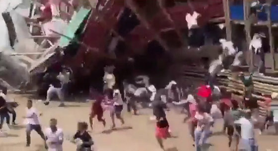 فيديو: قتلى ومئات الجرحى بانهيار منصة مصارعة للثيران بكولومبيا صورة رقم 7 فيديو: قتلى ومئات الجرحى بانهيار منصة مصارعة للثيران بكولومبيا صورة رقم 7