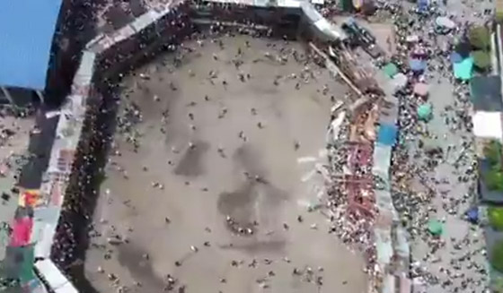 فيديو: قتلى ومئات الجرحى بانهيار منصة مصارعة للثيران بكولومبيا صورة رقم 11 فيديو: قتلى ومئات الجرحى بانهيار منصة مصارعة للثيران بكولومبيا صورة رقم 11