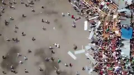 فيديو: قتلى ومئات الجرحى بانهيار منصة مصارعة للثيران بكولومبيا صورة رقم 12 فيديو: قتلى ومئات الجرحى بانهيار منصة مصارعة للثيران بكولومبيا صورة رقم 12