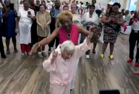 معمرة تحتفل بعيد ميلادها الـ107.. وتكشف سر طول عمرها: 