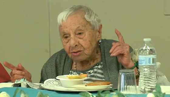 معمرة تحتفل بعيد ميلادها الـ107.. وتكشف سر طول عمرها: 