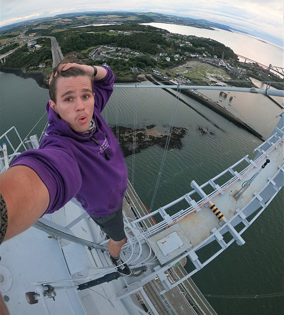 هاو للتسلق يخوض تجربة جنونية في دبي! تدلى من ناطحة سحاب على ارتفاع 390 مترا صورة رقم 9