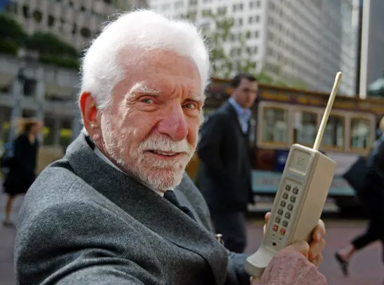 مخترع الهاتف المحمول مصدوم: الناس أصبحوا مدمنين ومهووسين بالموبايل! صورة رقم 11