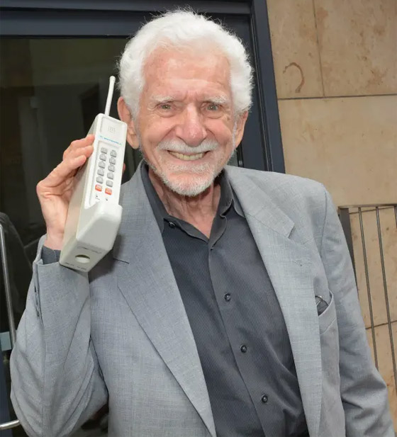 مخترع الهاتف المحمول مصدوم: الناس أصبحوا مدمنين ومهووسين بالموبايل! صورة رقم 15