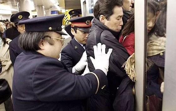 منها النوم.. تعرفوا إلى أغرب الوظائف في العالم! لن تصدقوا أنها موجودة صورة رقم 10