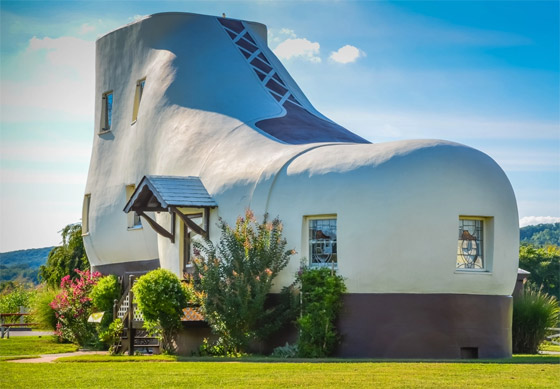 أحدها على شكل حذاء.. تعرفوا إلى أغرب أشكال المباني في العالم! صور صورة رقم 2