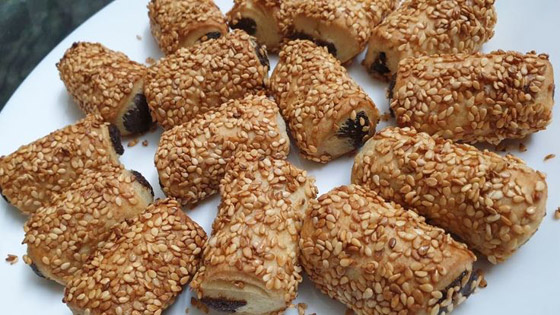 إليكم وصفة أصابع التمر بالسمسم الطيبة لمرضى السكري لضيافة العيد صورة رقم 2