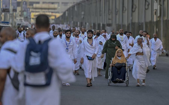 بالفيديو والصور.. الحجاج يتوافدون على عرفات لأداء ركن الحج الأعظم صورة رقم 9 بالفيديو والصور.. الحجاج يتوافدون على عرفات لأداء ركن الحج الأعظم صورة رقم 9