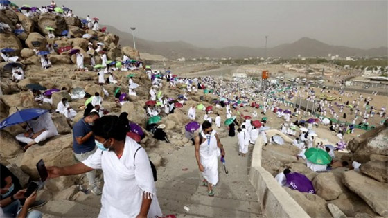 بالفيديو والصور.. الحجاج يتوافدون على عرفات لأداء ركن الحج الأعظم صورة رقم 1 بالفيديو والصور.. الحجاج يتوافدون على عرفات لأداء ركن الحج الأعظم صورة رقم 1