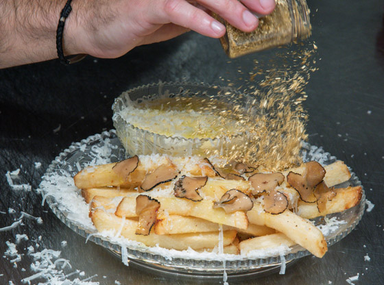 أغلى طبق بطاطس مقلية في العالم.. مضاف إليه غبار الذهب! صور صورة رقم 1