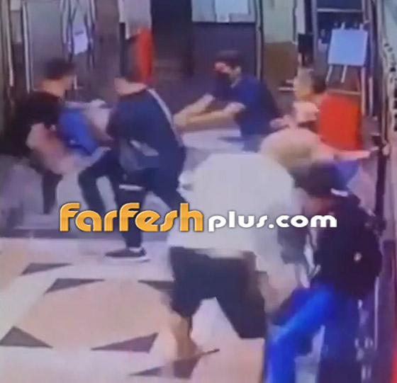 مراهق يعتدي على مسن بالضرب والشتائم.. هكذا رد شباب على فعله! فيديو صورة رقم 4 مراهق يعتدي على مسن بالضرب والشتائم.. هكذا رد شباب على فعله! فيديو صورة رقم 4