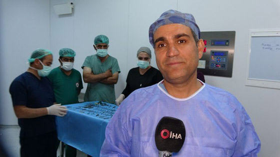 بينها مقص وسكين وإبر.. فتاة تركية تبتلع حقيبة معدات صورة رقم 2